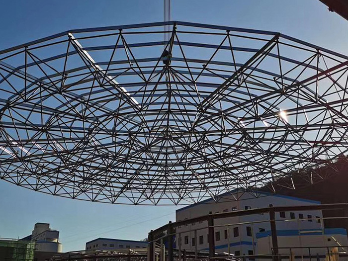 辽阳螺栓球网架工程施工现场